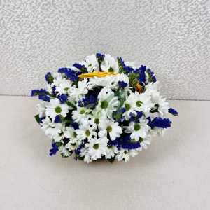 Декоративная корзина с хризантемами